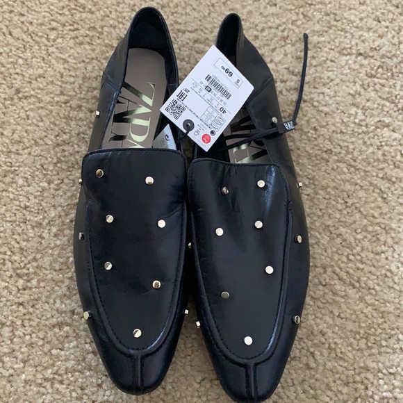 Black leather flats with gold hardware😍 - Picture 4 of 5